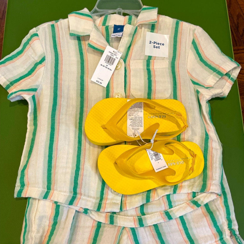 Old Navy shirt and shorts toddler set with flip flops. NWT. Gender neutral.